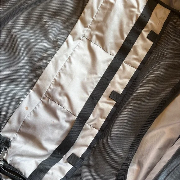 Nike RPM Black Duffel Bag - Picture 7 of 16